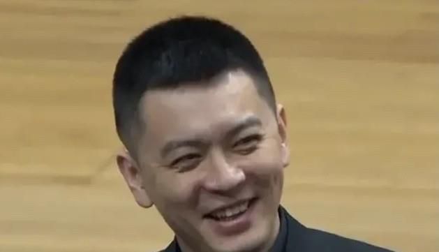 第62分钟，维尔茨接应队友的直塞，带球突入禁区左侧，随后分给格里马尔多，格里马尔多底线前倒三角挑传，安德里希头球攻门顶进，VAR介入，主裁判判罚维尔茨前插时越位在先，进球无效！